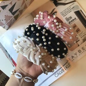 BLOGGER FAVE Velvet with Pearls headband 2019